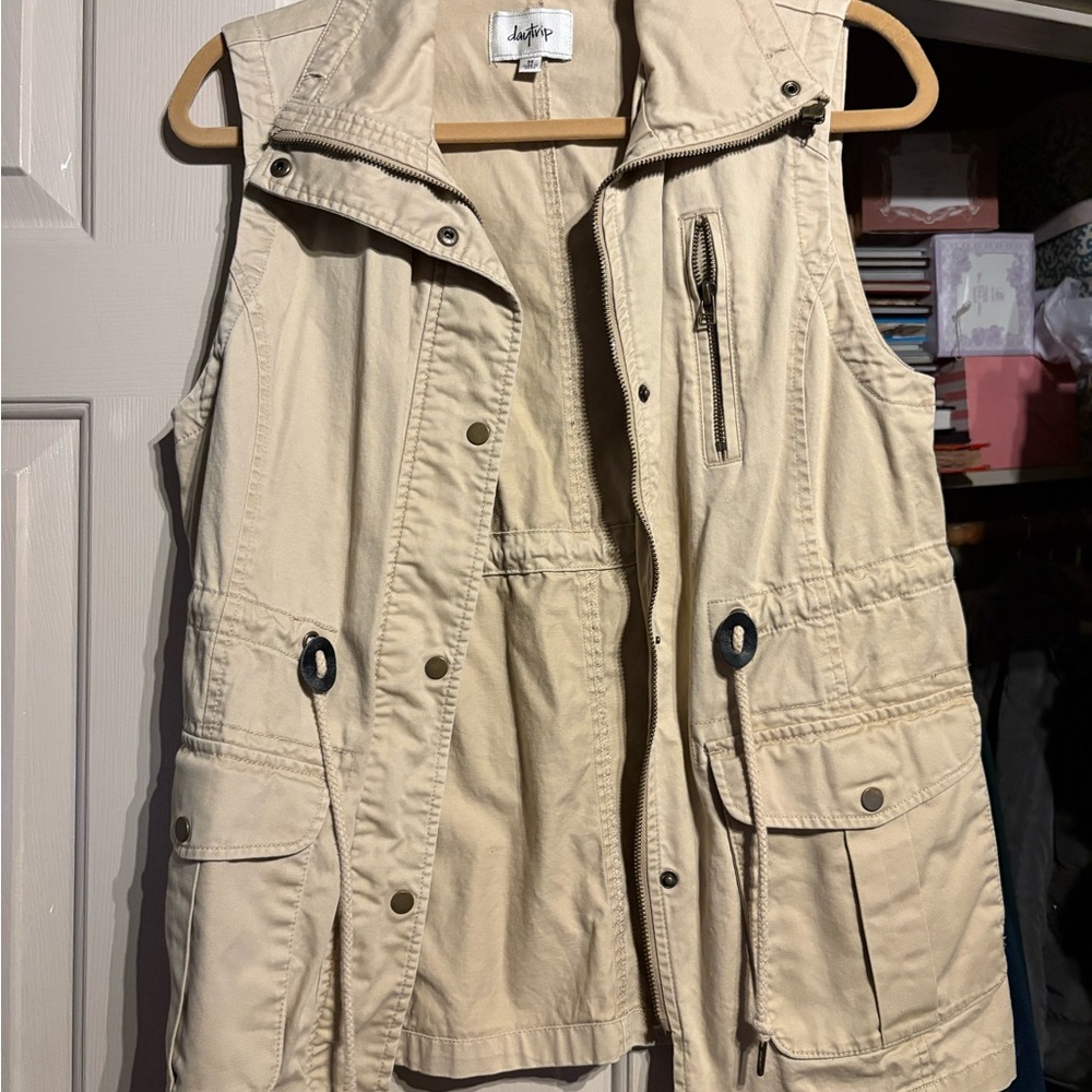 Daytrip Beige Sleeveless Utility Vest